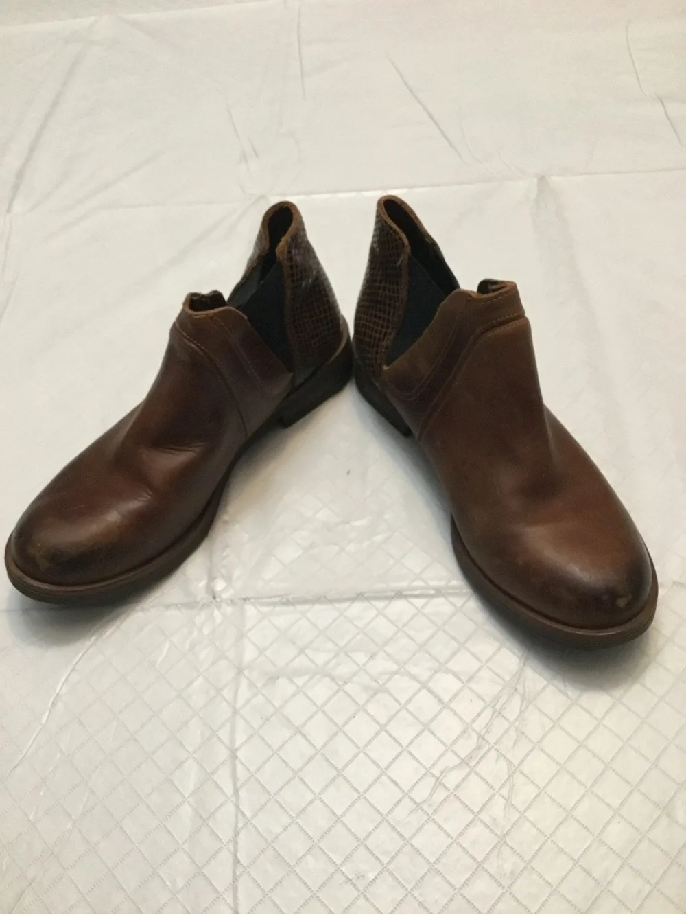 Clarks Women's Brown Leather Chelsea Boots Elastic Panel Slip-On Size 6